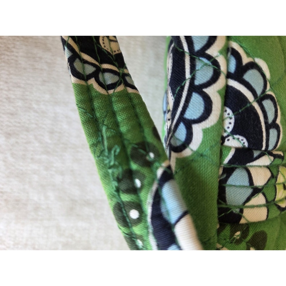 Retired Vera Bradley Green Medallion Shoulder Bag – Quilted Cotton – Classic VB - Picture 8 of 8